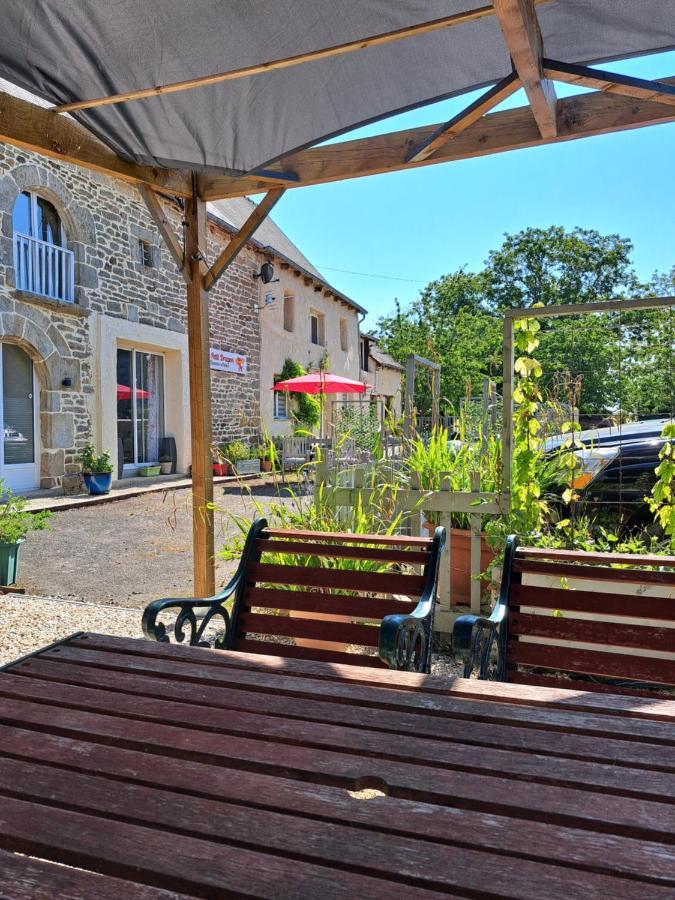 Le Petit Dragon Bed & Breakfast Plumaudan Exterior photo